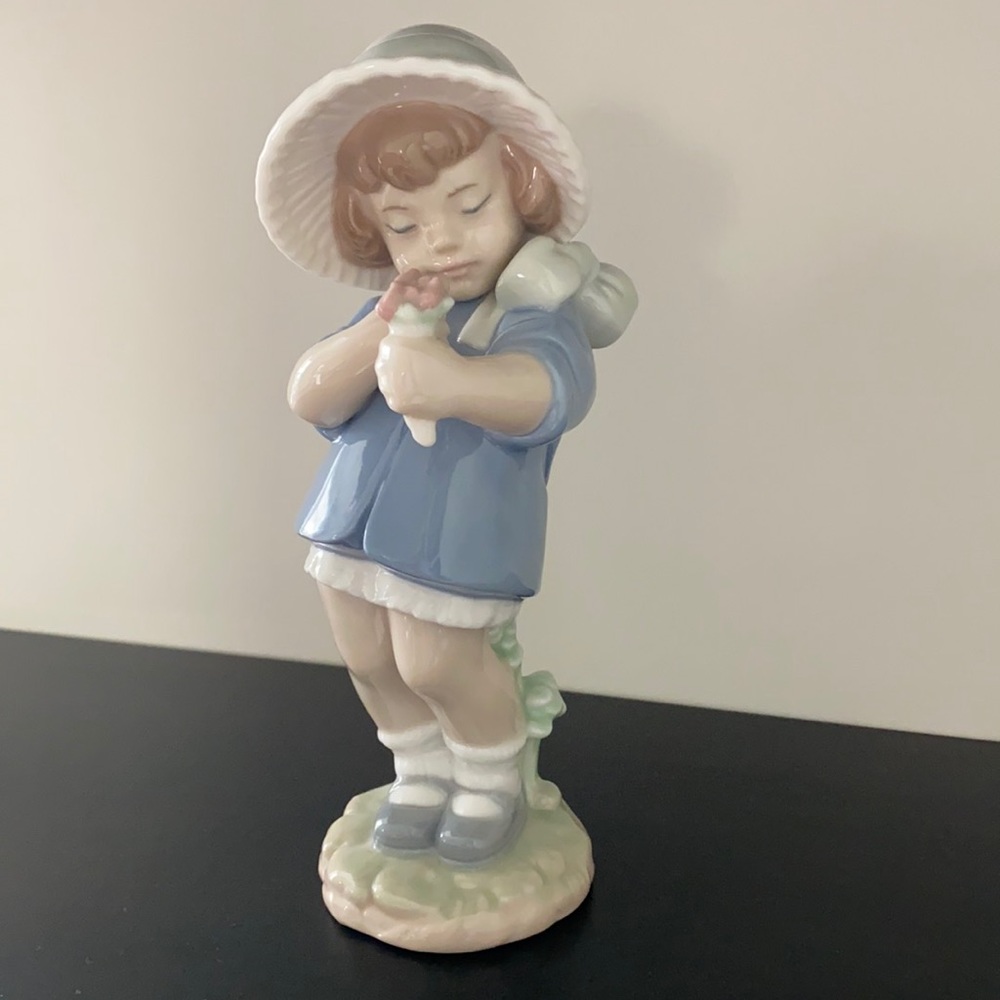 NAO by Lladro #1315 “One for Me, One for You”